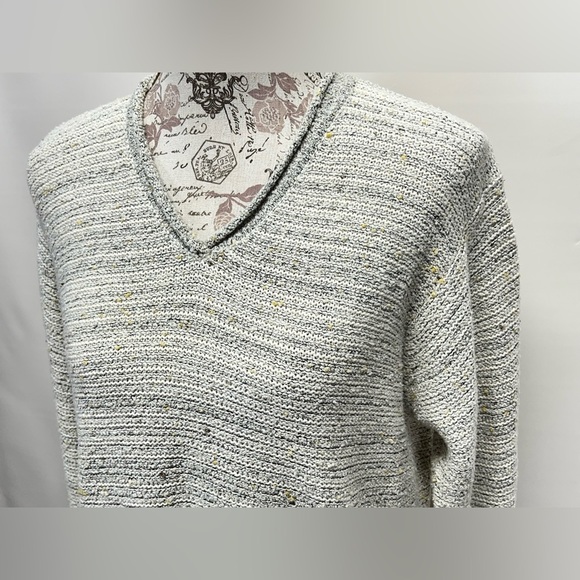 COLUMBIA Beige heather knit V‎ neck pullover size M. - Picture 3 of 12